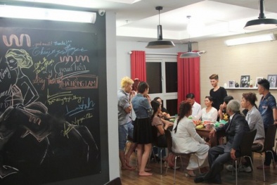 “Nhà thiết kế thời trang Việt Nam” khiến các bà mẹ rơi lệ